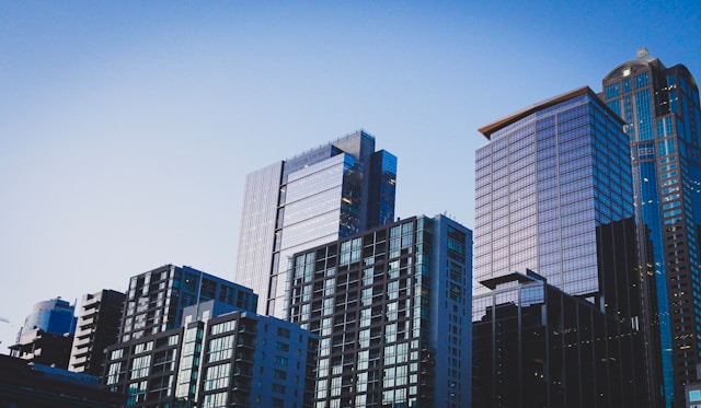 Ultimate Real Estate Guide: Prices & Risky Trends